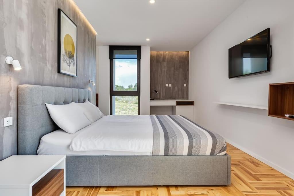 Villa T, Spacious With Heated Pool, Hot Tub & Sauna Rastevic Экстерьер фото
