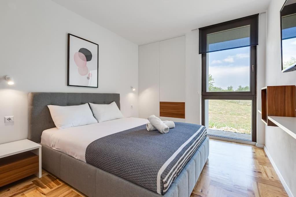 Villa T, Spacious With Heated Pool, Hot Tub & Sauna Rastevic Экстерьер фото