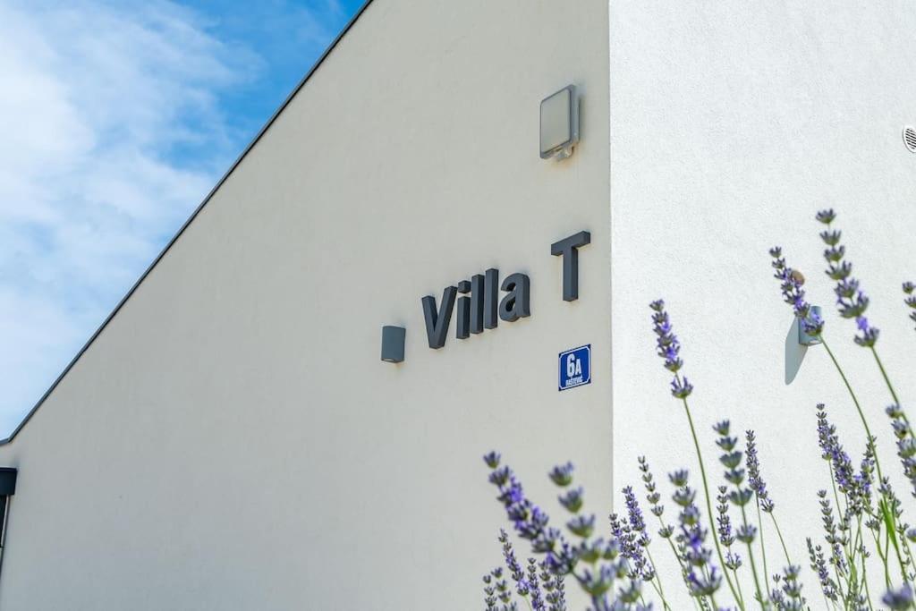 Villa T, Spacious With Heated Pool, Hot Tub & Sauna Rastevic Экстерьер фото