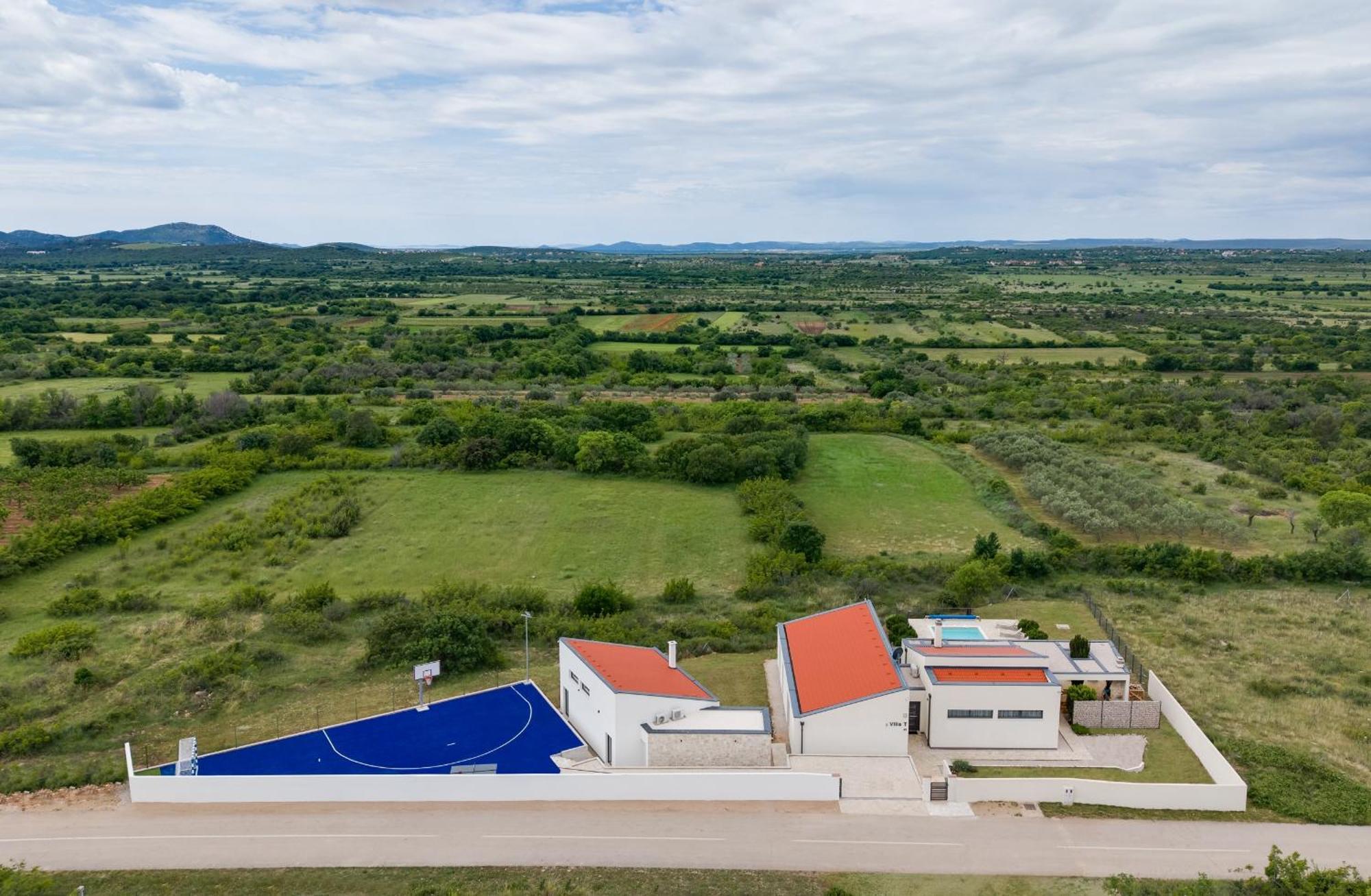Villa T, Spacious With Heated Pool, Hot Tub & Sauna Rastevic Экстерьер фото