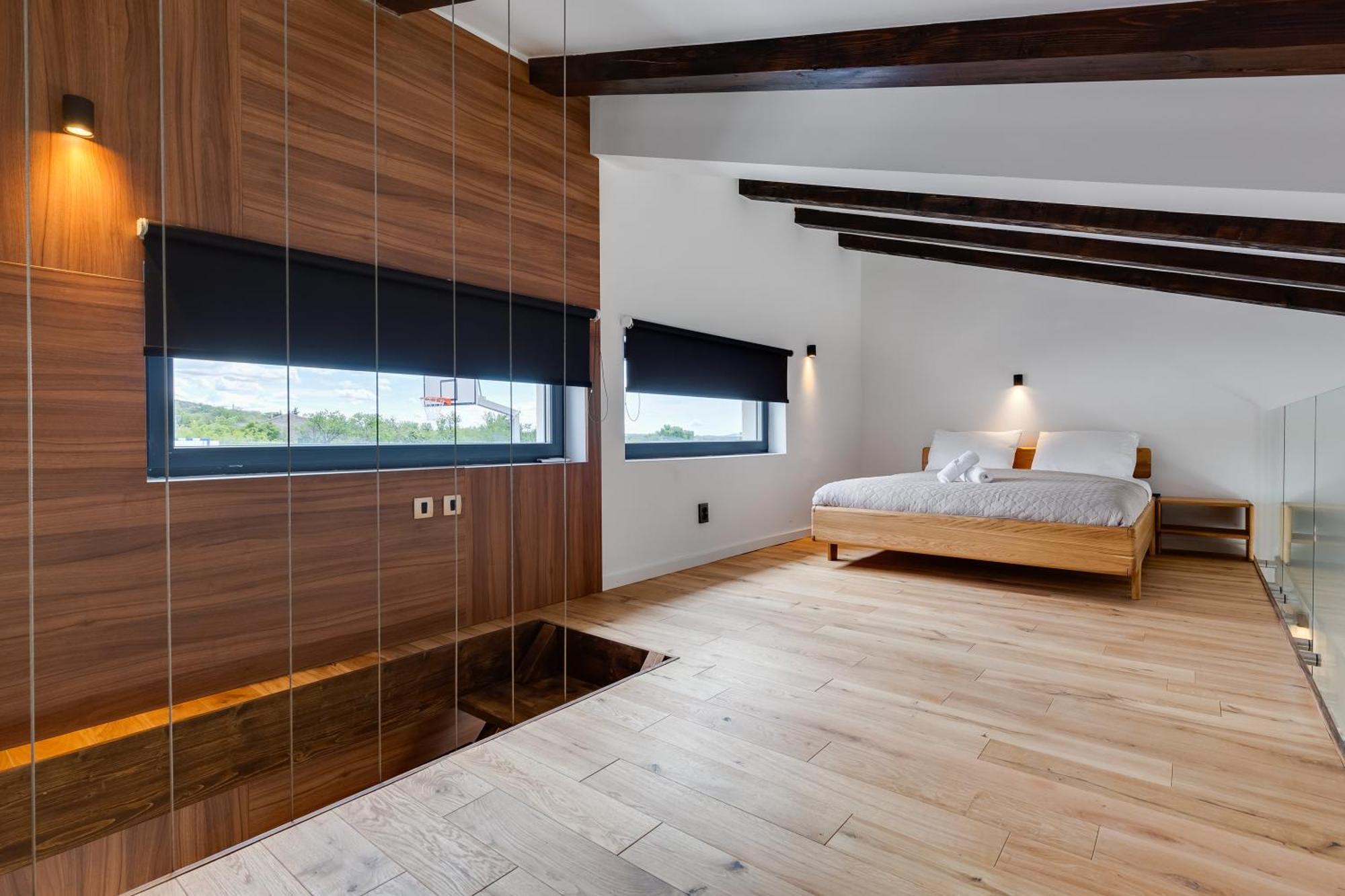 Villa T, Spacious With Heated Pool, Hot Tub & Sauna Rastevic Экстерьер фото