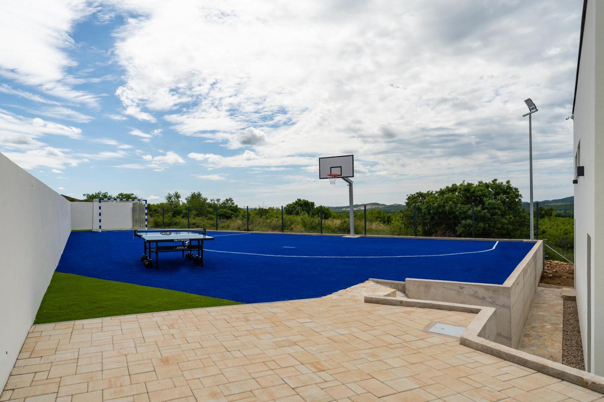 Villa T, Spacious With Heated Pool, Hot Tub & Sauna Rastevic Экстерьер фото